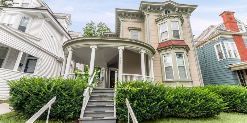 Albany Apartment: 106 S Lake Ave