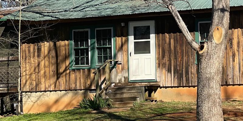 Pittsboro House: 130 Old Goldston Rd