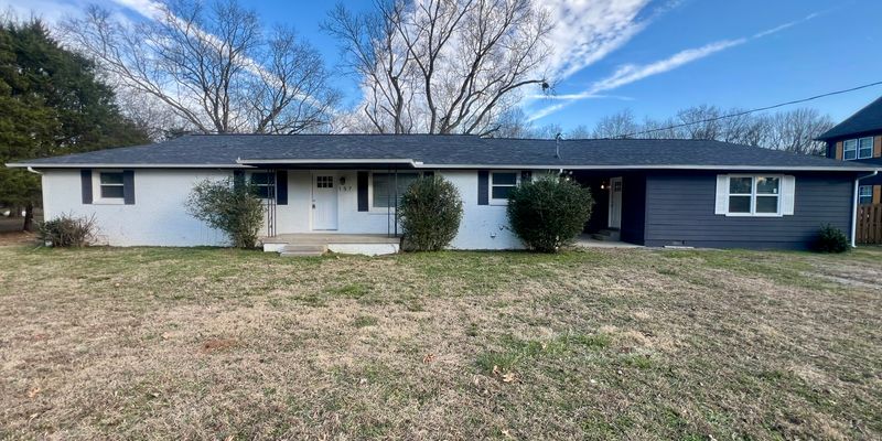 La Vergne House: 157 Quail Dr