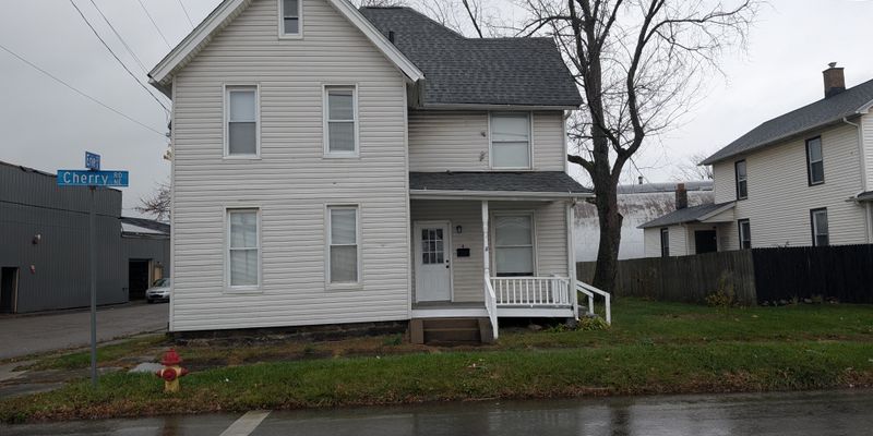 Massillon House: 4 Cherry NE