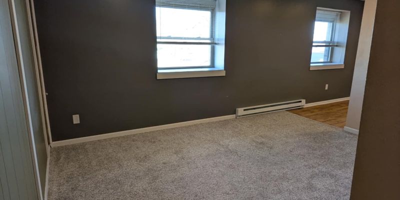 Little York Apartment: 435 S Broadway St