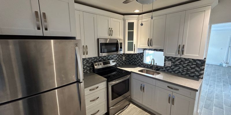 Hollywood Apartment: 3777 NW 78th Ave