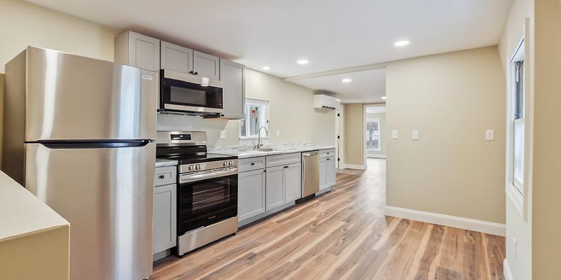 Brewer Apartment: 392 S Main Street