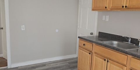 Kitchen3.JPG
