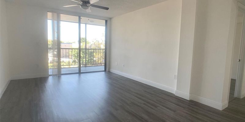 North Miami Beach Apartment: 19455 NE 10th Ave