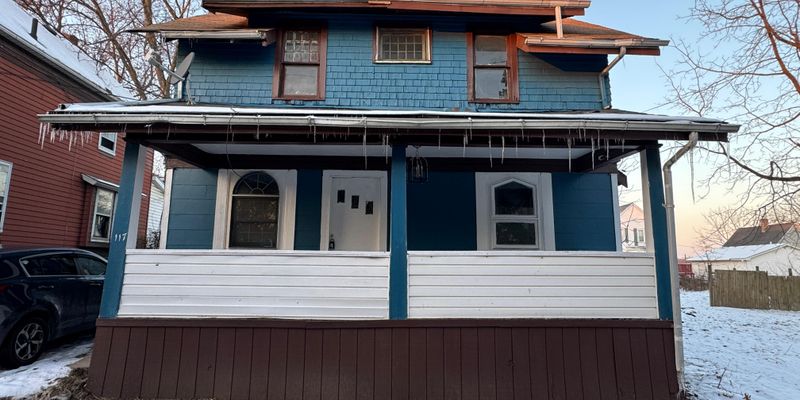 Akron House: 177 Kent Ct