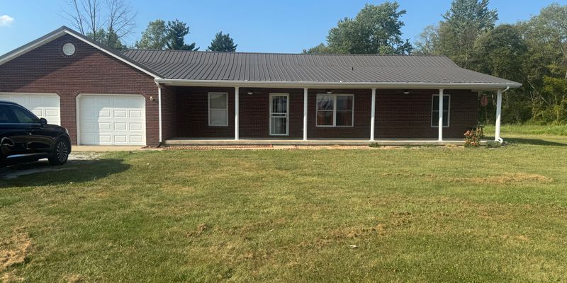 Seymour House: 641 S Airport Rd