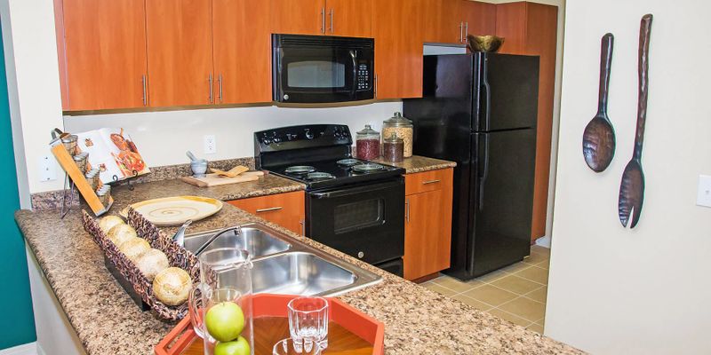 Stafford Apartment: 500 Promenade Blvd