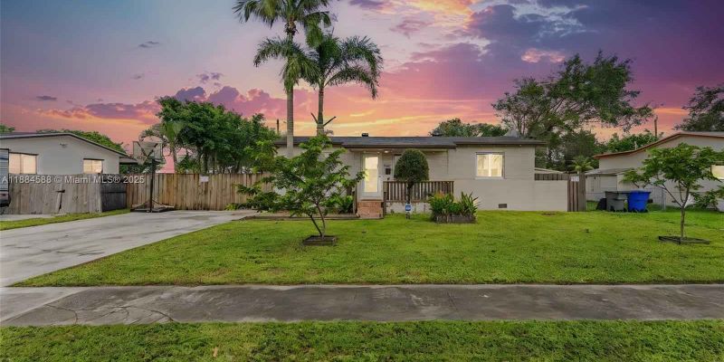 Hollywood House: 7557 Farragut St