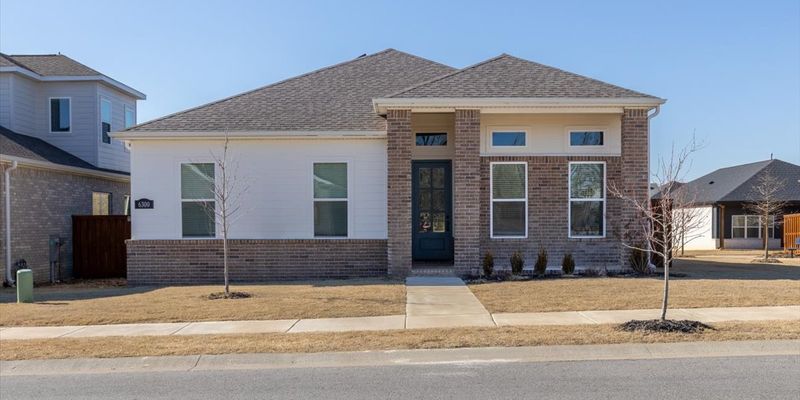 Bentonville House: 6300 SW Beacon St