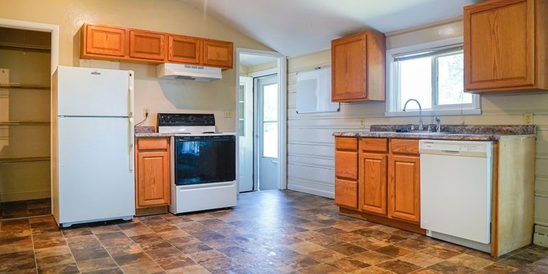 Kent Apartment: 1604 E Main St