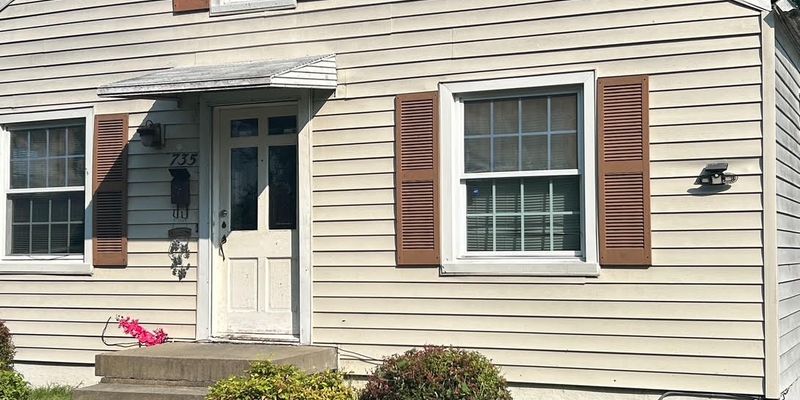 Louisville House: 735 Compton St