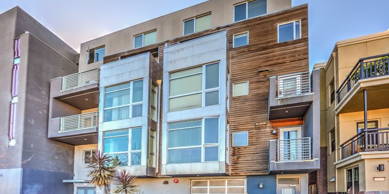Oakland Apartment: 6521 San Pablo Avenue