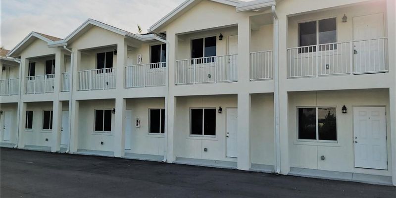 Hollywood Apartment: 2324 Johnson St