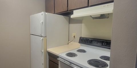 Kitchen 1.JPG