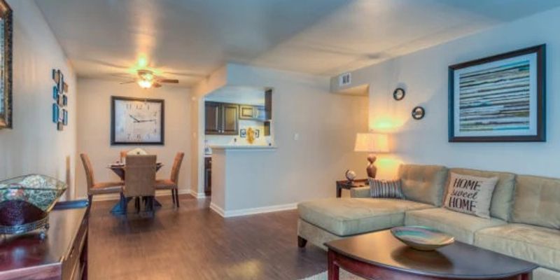 Tomball Apartment: 327 W Hufsmith Rd