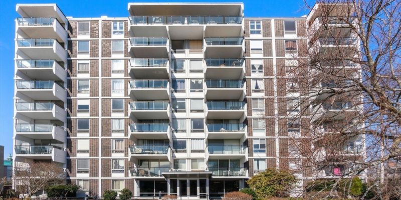 Brookline House: 60 Babcock St