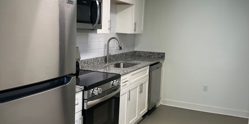 Pulaski Apartment: 500 Pico Terrace