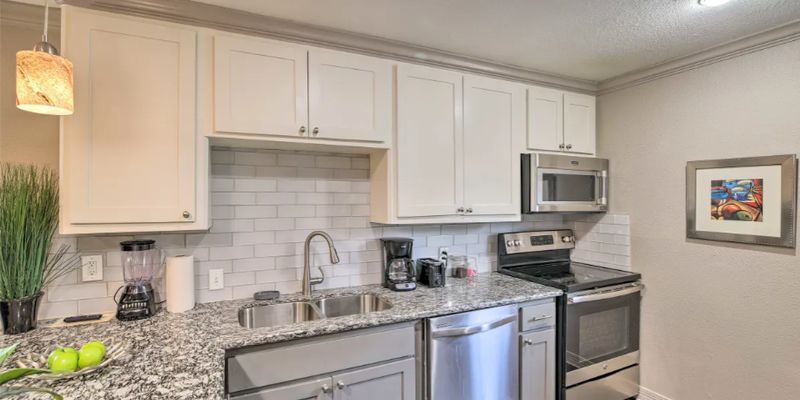 Houston Apartment: 2211 Blodgett St