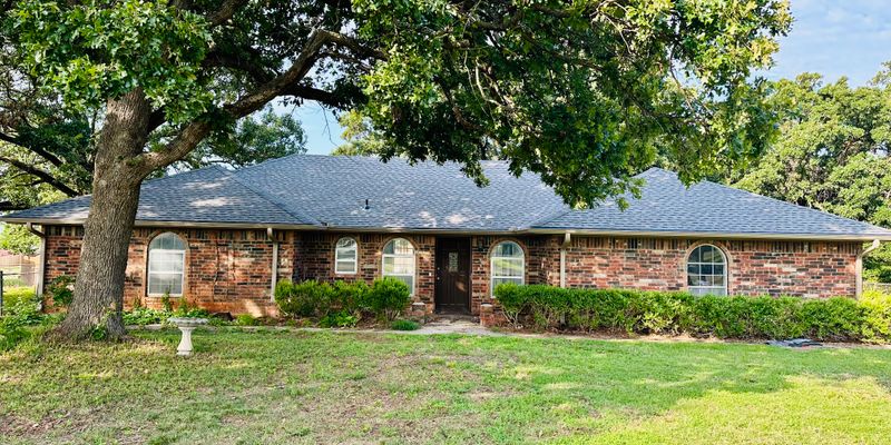Chandler House: 107 Clador Dr