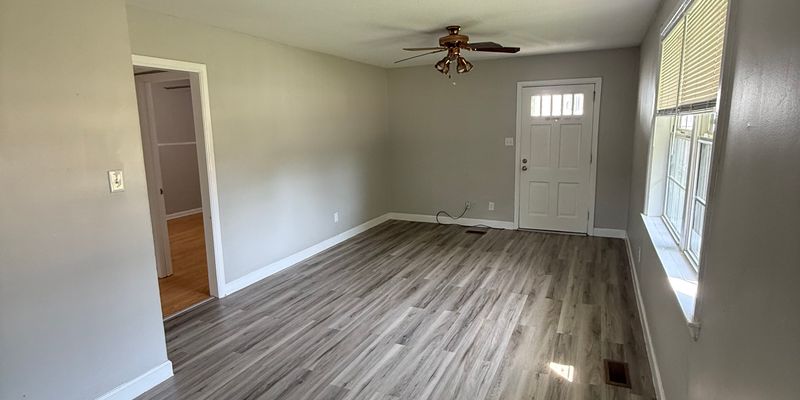 Sheffield House: 3323 Oakwood Blvd