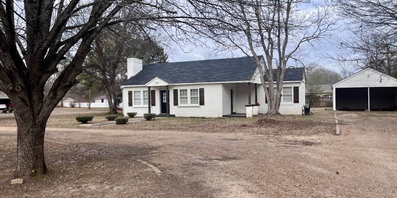 Columbus House: 305 Warpath Rd