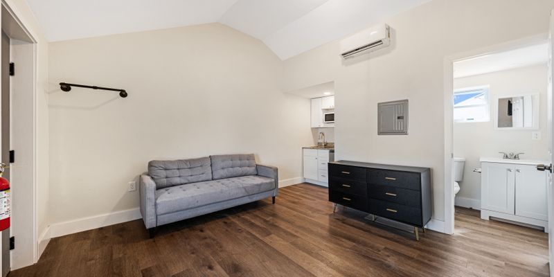 Middle Township Apartment: 405 N Wildwood Blvd