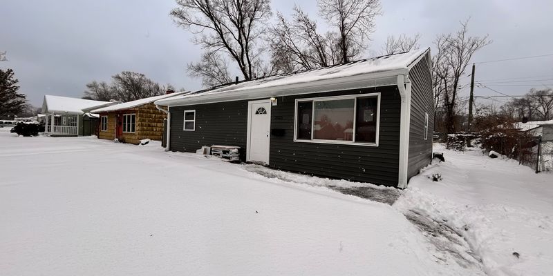 Gary House: 2025 Central Dr