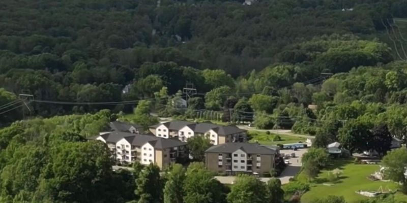 Amesbury Apartment: 164 Whitehall Rd