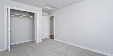 11-Bedroom.jpg