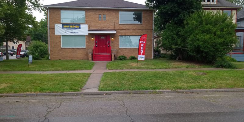 Lansing Apartment: 801 North Capitol Avenue