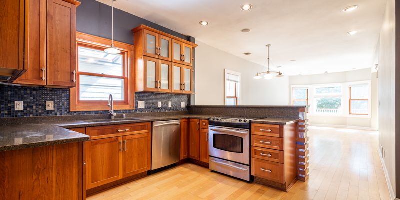 Milwaukee Townhome: 1827 N 1st St