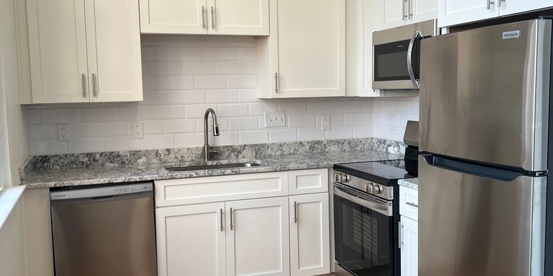 Pulaski Apartment: 500 Pico Terrace