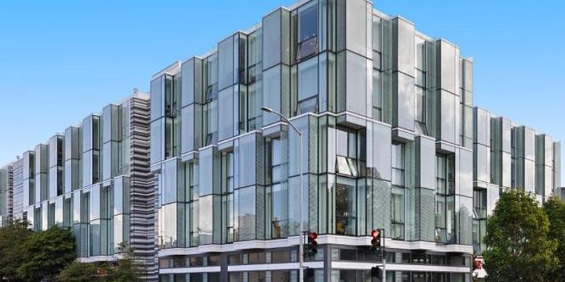 San Francisco House: 555 Fulton St