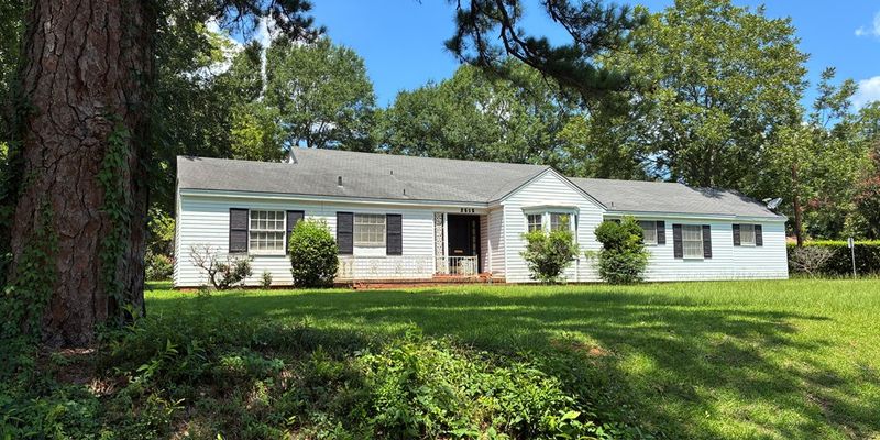 Nacogdoches House: 2515 N Pecan St