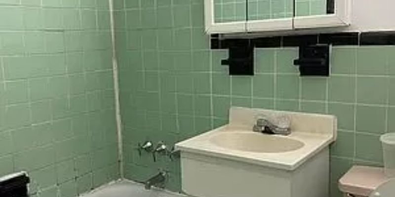 New York Apartment: 310 E 90th St