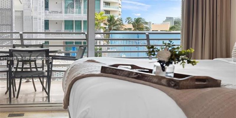 Miami Beach Condo: 1437 Collins Ave