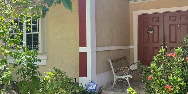 Hallandale Beach House: 232 SW 7th Ave