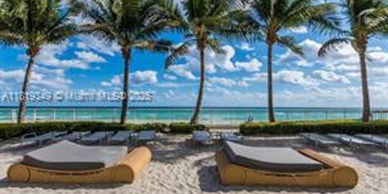 Hollywood House: 3001 S Ocean Dr # 1135