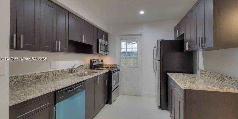 Opa-locka House: 2260 Service Rd