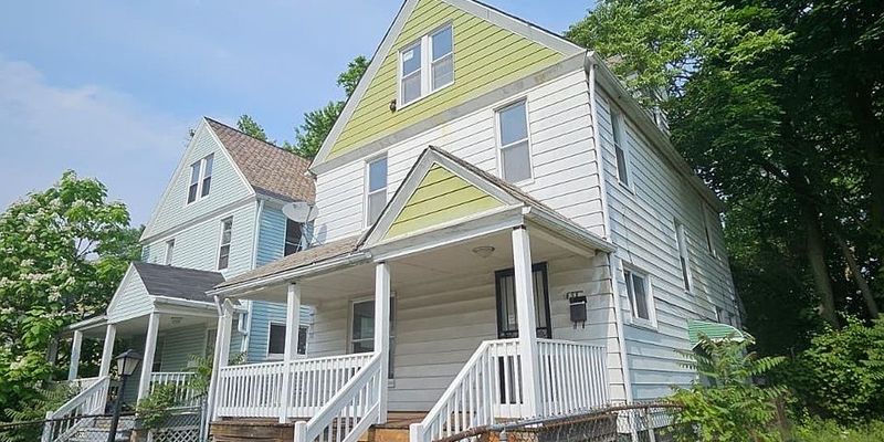 Cleveland House: 581 E 114th St