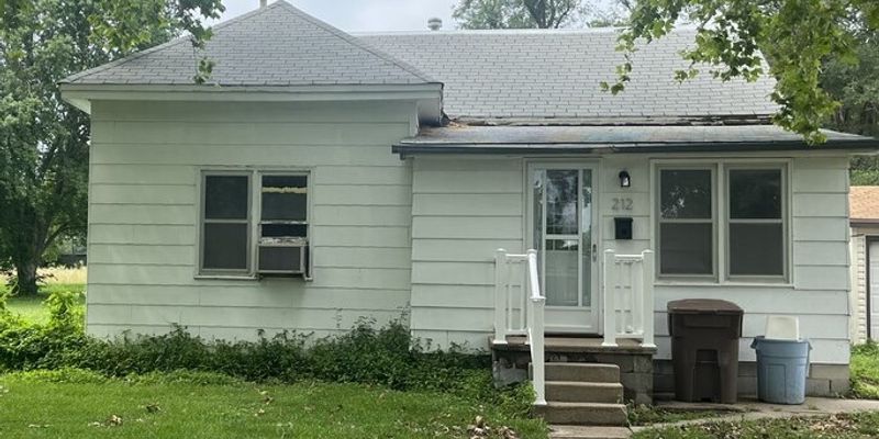 Frankfort House: 212 W 5th St