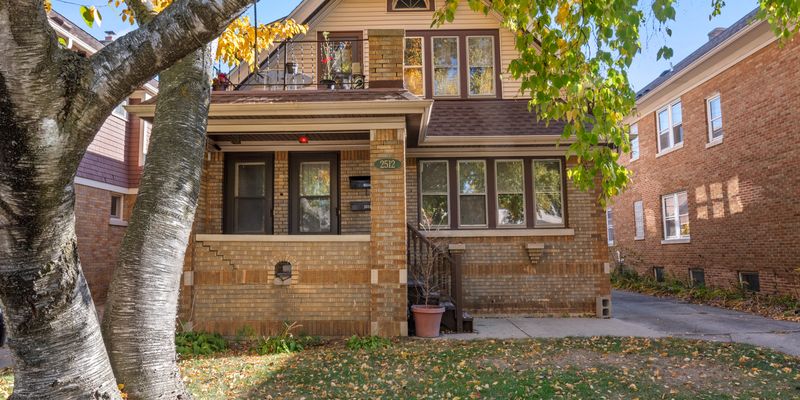Milwaukee Apartment: 2512 N 61st St
