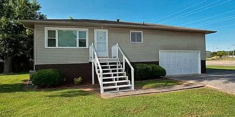 Owens Cross Roads House: 103 Wall St