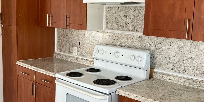 Kingsville Apartment: 230 W Lee Ave