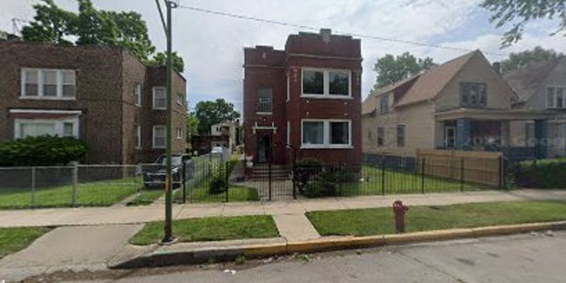 Chicago Apartment: 7431 S Drexel Ave