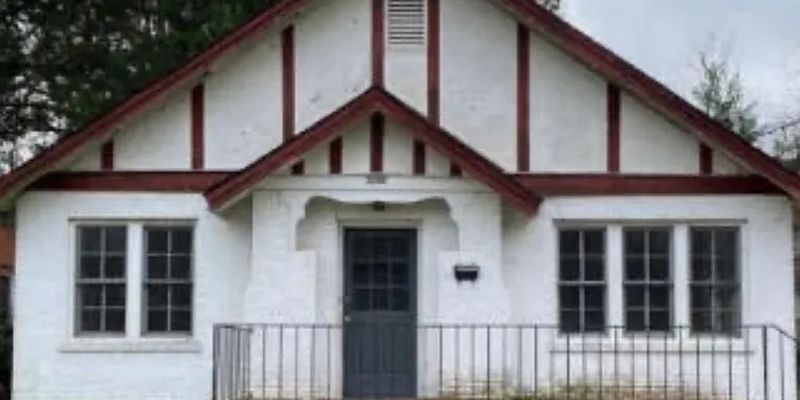 Montgomery House: 2310 Yancey Ave