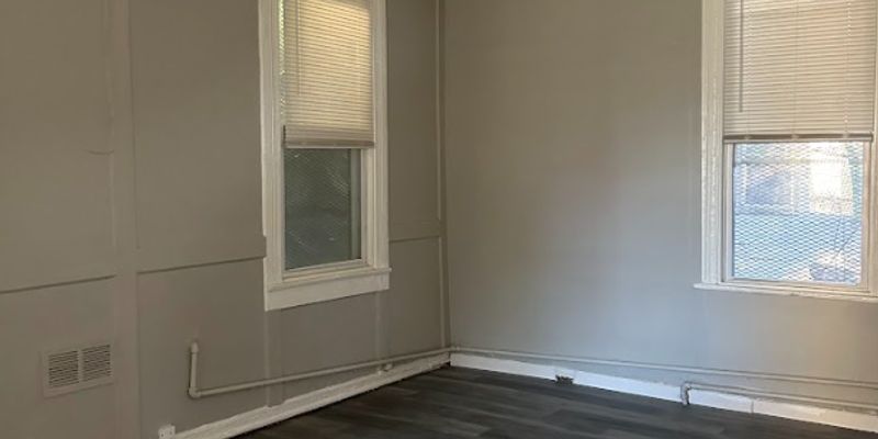 Baltimore Apartment: 255X W Lombard St