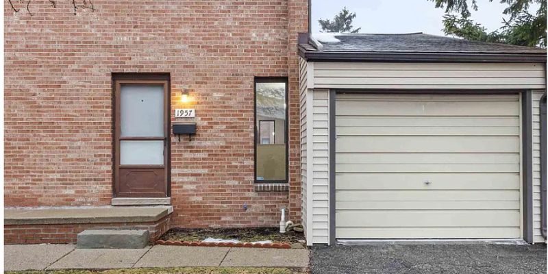 Warren House: 1957 Nicholas Ct