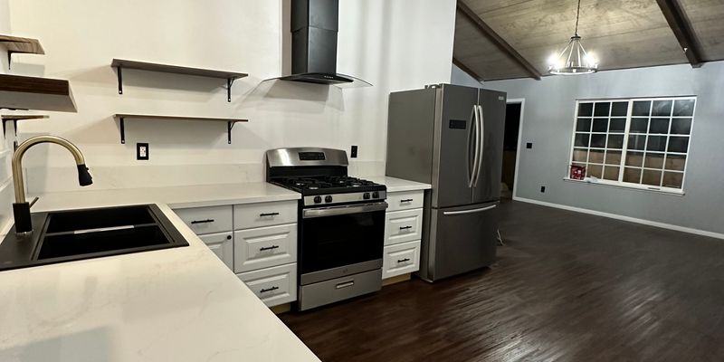 Ridgecrest Apartment: 221 S Valley St